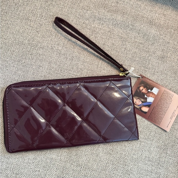 NWT - Joy and Iman Quilted Collection Wristlet
Burgundy - Picture 4 of 9
